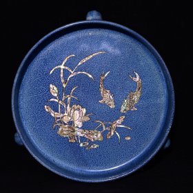宋钧窑御字款镶嵌贝壳荷花鱼纹三足洗，高5.8×19.2厘米
