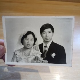 老照片-八十年代一对新人婚纱照