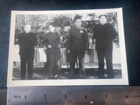新闻照片：毛泽东、朱德、宋庆龄等人合影
