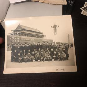 1962年北京财贸干校二部银行甲班毕业天安门合影