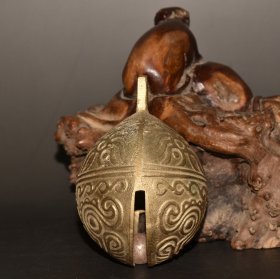 早期收藏 纯铜虎头铃铛挂件 做工精细 品相如图 尺寸 长8厘米 宽6.5厘米 高10厘米 重284克左右