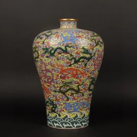 旧藏清雍正粉彩描金龙纹梅瓶 高度36cm肚径24.5cm底径14.5cm.