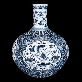 明永乐青花鱼藻纹天球瓶，42×34，厘米