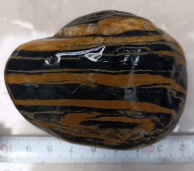 奇石。条纹石