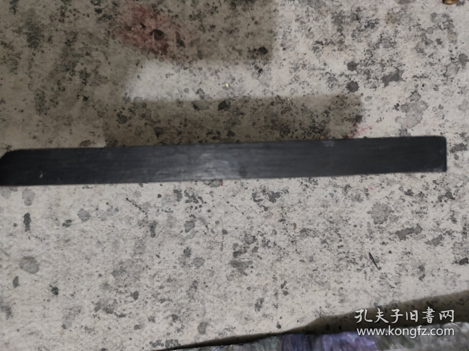 龙吐水歙砚 上世纪八九十年代产品 手工制作 底角小磕 砚背部腊封 下发都不错 很实用…
