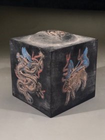 徽州老墨五灵墨印章，重约740g，7.8×7.8×8.5cm。