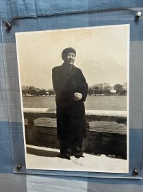 原版银盐照片。1954年初拍摄于杭州西湖。