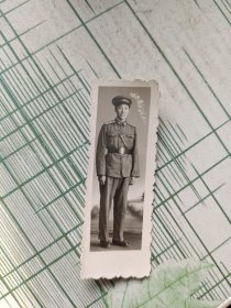 解放军老照片 1964年一名帅气军官戊装照尺寸8×2.8cm