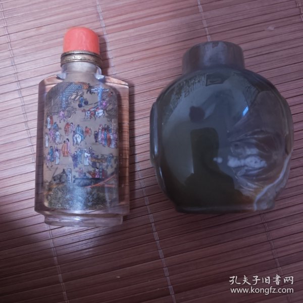 两个鼻烟壶合售放漏出一个大玛瑙一个内画瓶
