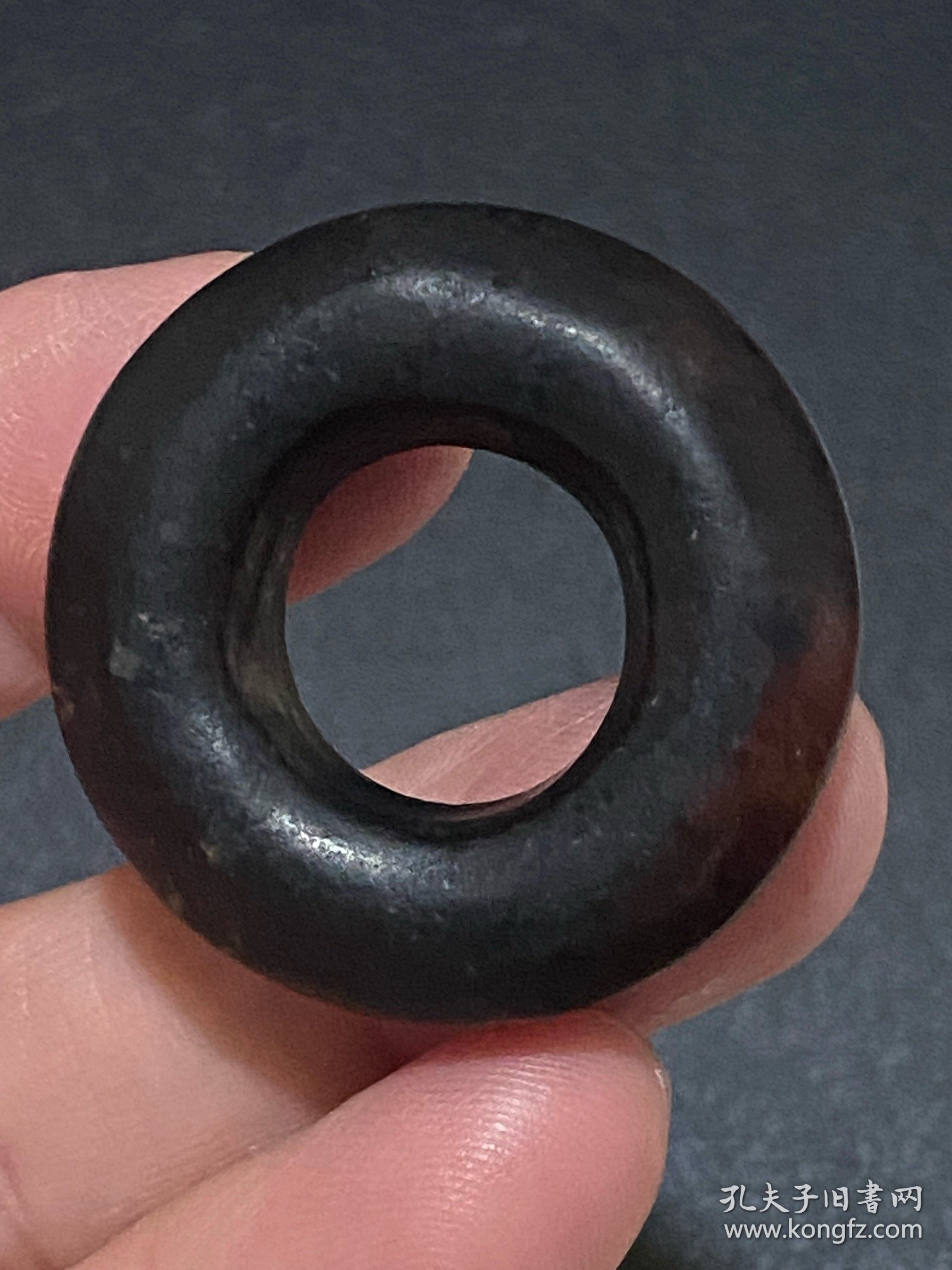高古老玉玉环袈裟环，皮壳包浆自然，越盘越漂亮。
