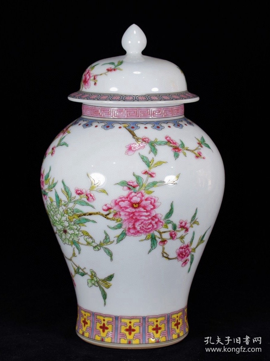 大清乾隆年制 粉彩蝶恋花将军罐 高27厘米 直径16厘米