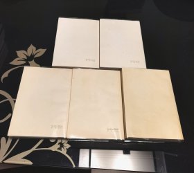 毛泽东选集全四卷，毛泽东选集白皮横排版1-4卷，白皮毛泽东选集全4册，送毛泽东选集第5卷=毛泽东选集全五卷，毛泽东选集第一卷，毛泽东选集第二卷，毛泽东选集第三卷，毛泽东选集第四卷，毛泽东选集第五卷，爱书人私家藏书，品相好，书口书角封皮内页干净整洁，八角尖尖平展展，四面灿灿颜如玉，正版库存现货，难得美品