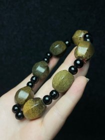 花梨木镶嵌螺钿首饰盒内珍藏高古玉手串 手串尺寸:直径15毫米 首饰盒尺寸:长宽高13.5/8/6厘米