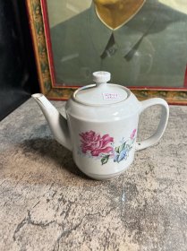 80年代，玫瑰花茶壶一把