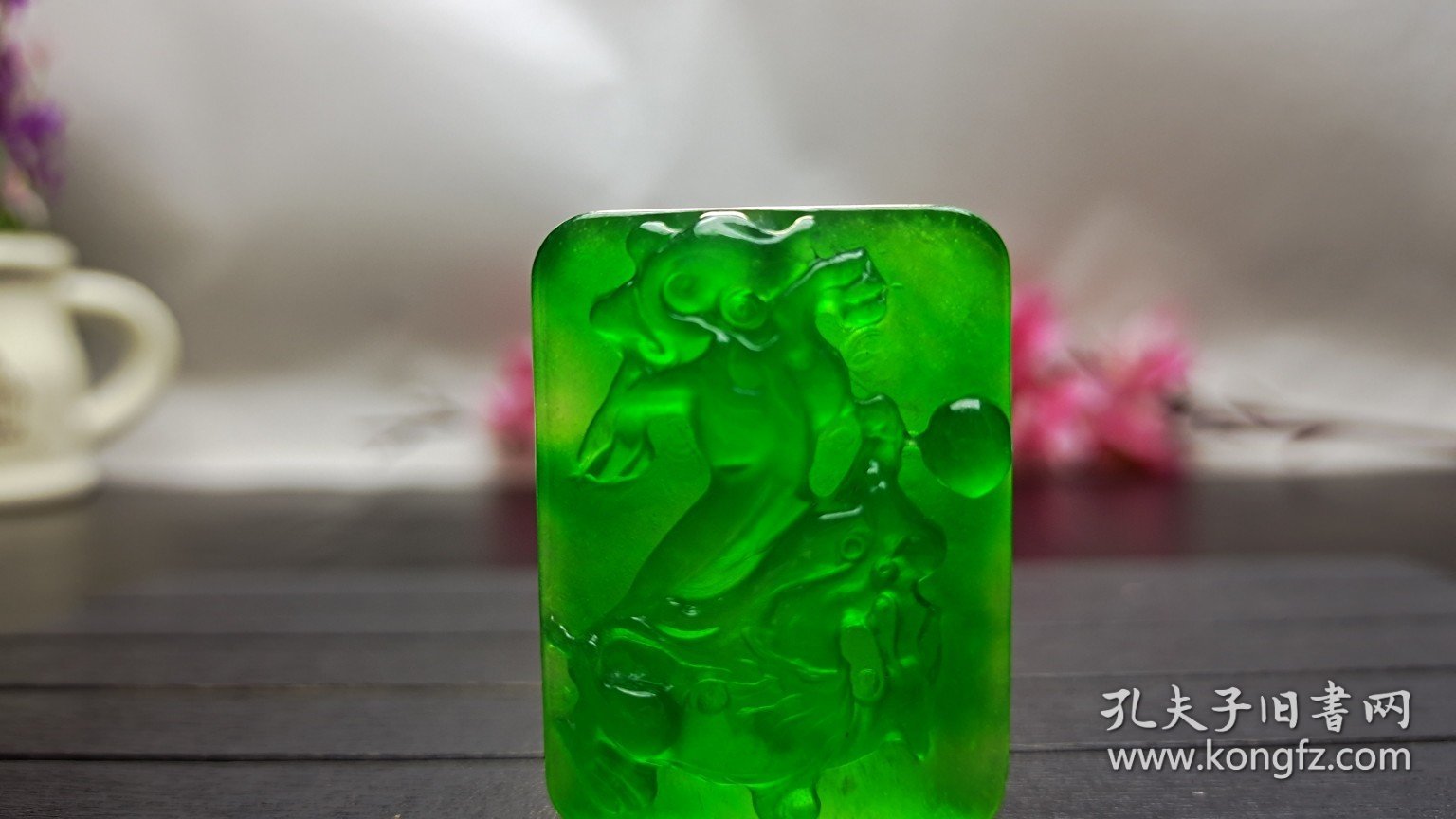 顶级龙石种帝王绿翡翠挂件，整料雕刻，水头超好，超级完美，38.8克