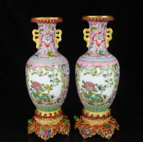珍藏清代掐丝工艺粉彩瓶，纯手工打造，画工精美。实物实拍
直径9.5厘米，高23.5厘米，单个重419克