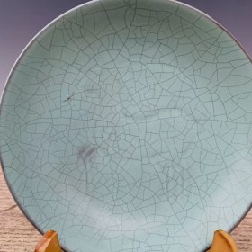 汝窑汝瓷鹿纹笔洗，高4.5厘米，直径16.5厘米