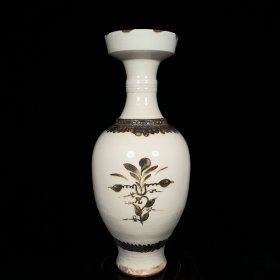 瓷盘口瓶：邢窑花卉纹鼓钉盘口瓶，高37直径14.5cm