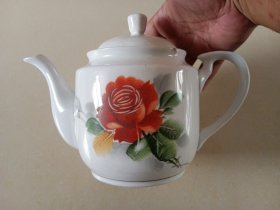 三合义制手绘一枝花茶壶 口沿两处磕碰