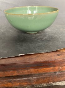 青绿釉碗