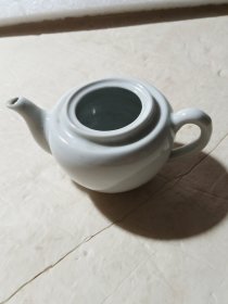 老白釉小茶壶(长15cm宽8.5cm高7.5cm)缺盖