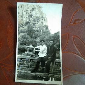 五.六十年代老照片:柳州鱼峰山下留影