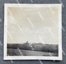 【上海旧影】1941年 从上海吴淞日军兵营远眺伪上海市政府大楼及周边建筑群 原版老照片一枚（照片背面有1941年11月15日“松第二部隊本部”即日军第5师团步兵第21旅团司令部检阅章。）