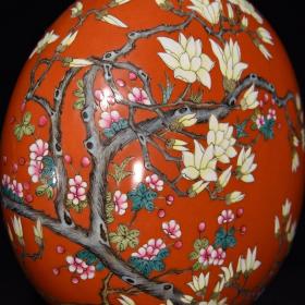 清乾隆粉彩玉兰花纹双耳扁瓶   31.4×24×11.5