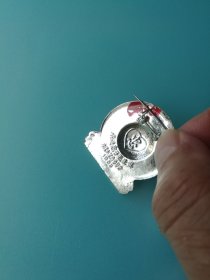 毛主席像章 “红灯记”（正面图:毛主席头像 延安圣地 小火车；背文：忠 永远忠于毛主席 本溪市革命委员会 1969）[规格尺寸：3.1*3.5cm]【实物拍照 品质自鉴】
