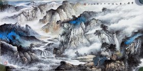 山水画，云峰三叠仙境图，浅绛风格，很有意境，写意画法，皴法点染，纯手绘作品，可以让老师合影，假一赔万，都是本人精心收藏的，支持第三方鉴定，吉林省美协理事苏凤江老师本人真人真迹纯手绘的原创大作，实际画的比照片拍出来要漂亮的多，笔法苍劲有力，浓淡干湿焦，行云流水。尺寸1.38米×70公分的，四尺整张的，家里客厅，沙发背景墙，书房，茶室，办公室都可悬挂，非常大气，整个构图很有味道。装裱后效果非常棒。