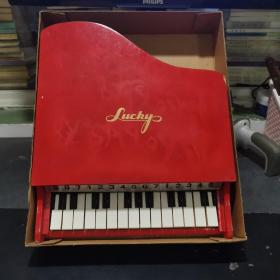 80年代儿童玩具 木制小钢琴【有外盒】