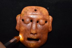 红山文化老玉脸谱、雕刻精美，包浆醇厚，品相完美、重量370克、