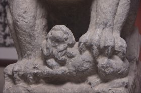 明代工，看家护院～青石【迎门狮】，不议价 尺寸：高98厘米底座宽35厘米 长52厘米