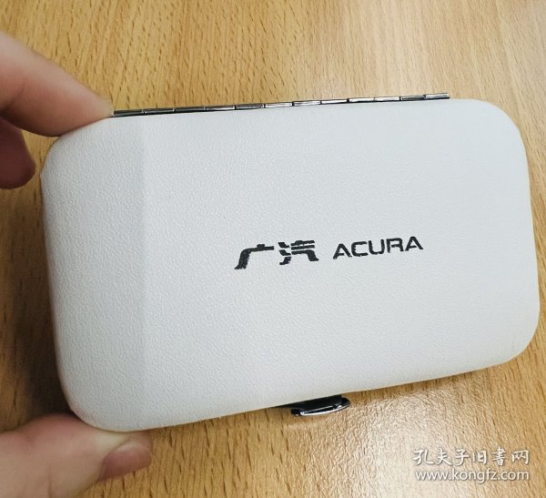 广汽ACURA 定制款 白色软皮 修剪指甲刀套装家用修脚美甲工具甲沟脚剪刀钳 七件套
本品简单包装，不议价不包邮，发货后不退换。不包官方小瑕疵。