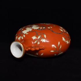 清乾隆粉彩玉兰花纹双耳扁瓶   31.4×24×11.5