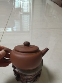 收藏适用老紫砂壶：567宜兴汤渡合作社清水泥上花平盖壶老紫砂壶（双人沙发一盒）