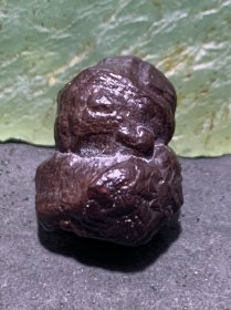 精美罕见戈壁黑金刚葫芦形小原石一颗，