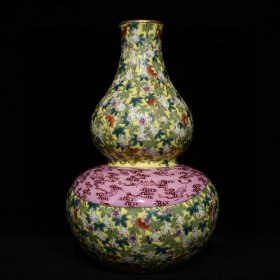 清乾隆黄地粉彩多子多福绶带葫芦瓶一对，高23厘米直径15厘米