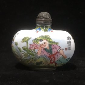 旧藏【铜胎珐琅彩 童子戏蟾图 鼻烟壶】 规格：高5宽5.5cm 壶腹饰童子戏蟾纹，铜胎珐琅工艺，精铜铸胎，色泽鲜艳，纹饰精美，做工精湛，落款乾隆年制。