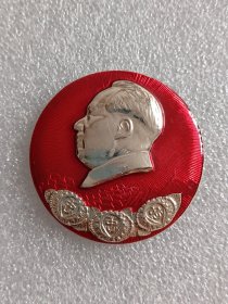 毛主席像章（葵花三忠字 背文工人阶级必须领导一切）