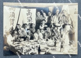 【台湾史料】1938年5月7日 台湾花莲港的日本军人岩崎、高须贺二人出征宴合影照一张（相纸较厚，尺寸∶11*15.5cm）