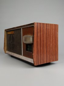 六十年代【最高指示标牌】天鹅收音机，胶木板机外壳，全品完整无修，可响。品相极好！