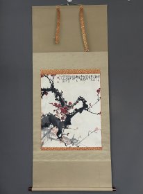 黎振欧，艺名晓光，广西桂林市人。现为广西美术家协会会员、广西书画院院士、中华名人协会会员、中国香港百家画会会员、中国老年书画协会会员、广西民族书画院高级画师、桂林画院特聘画院、阳朔画院名誉院长‌‌。 黎振欧尤以梅见长，笔墨雄健，意境清新秀雅。他的作品多次入选广西壮族自治区美术作品展以及全国画展，并在国内外展览中获奖。1983年在广西与日本京都书画联展、1985年在广西桂林市与日本熊本市画联展。
