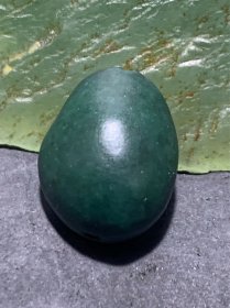 精美阿拉善戈壁绿碧玉原石珠子一颗