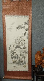 大约在冬季的七福神 村上泰嶽的七福神 大幅 日本回流书画轴挂轴 真手绘品 纵180Cm横66Cm. 纸本纸裱，轴头全，品相好。 水墨之画 冬日之感 七福神雍容而聚，全画有种宁静的泛出，众神满满的善意，鹿龟鹤相伴。一幅高雅之画， (HF285)