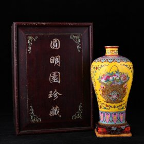 清雍正珐琅彩西潘莲花篮三多纹梅瓶圆明園珍藏规格24.5*13厘米，锦盒高20.4厘米长35厘米宽25.5厘米