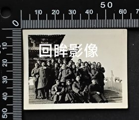 1953年中央歌舞团演员与工作人员合影