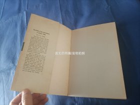 1972年《两晋诗论》平装全1册，厚道林纸铅字排印，大32开本。香港中文大学一版一印，私藏无写划印章水迹，外观如图实物拍照。