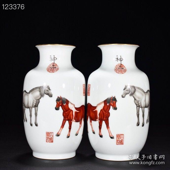 清乾隆郎世宁绘珐琅彩骏马灯笼瓶