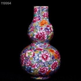 清乾隆 粉彩万花纹三管葫芦瓶，高15cm直径9cm，